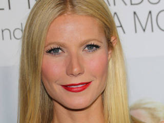 Girls night out as Gwyneth Paltrow meets Gwen...