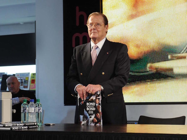 'James Bond' star Sir Roger Moore dies at 89