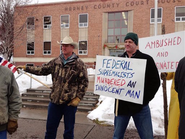 Residents in Oregon town tired of standoff