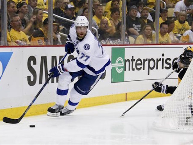 NHL teams make splashes in opening hour of free agency