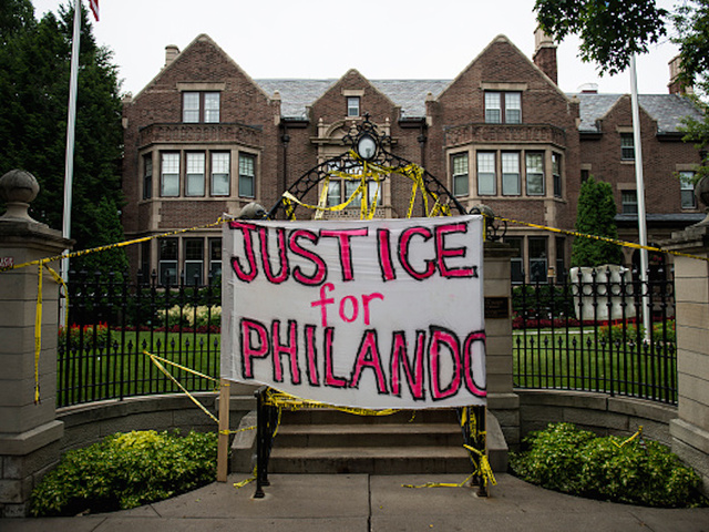 Philando Castile shooting: Cop thought victim was involved in robbery, lawyer says