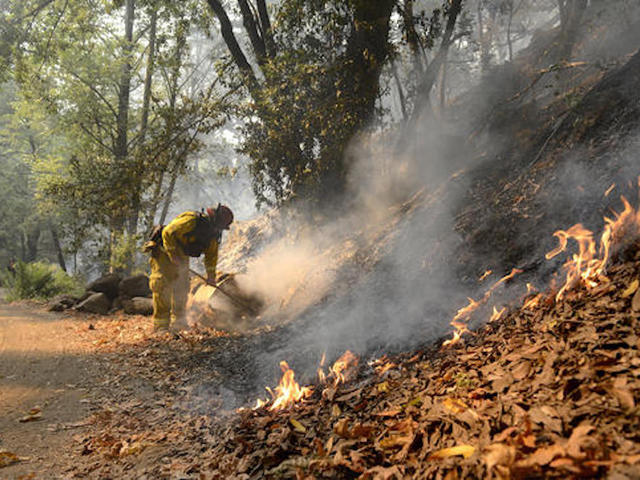 Hotter weather expected near California blaze that killed 1