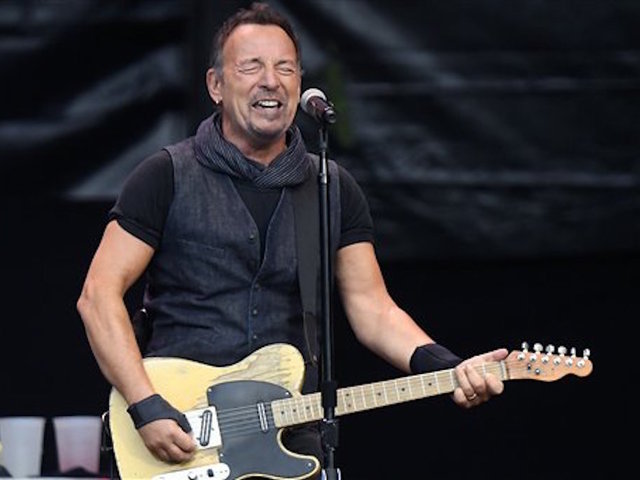 Bruce Springsteen plays nearly 4 hours at MetLife Stadium