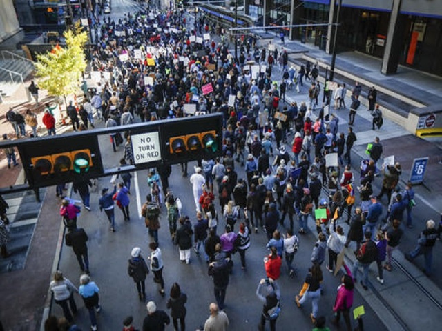 Deadlocked jurors force mistrial in Ohio police shooting