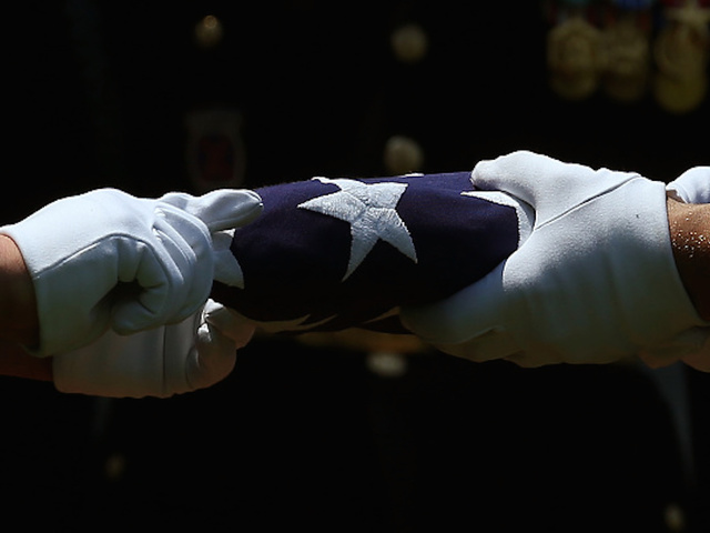 Father of fallen soldier says he was booed by airplane passengers