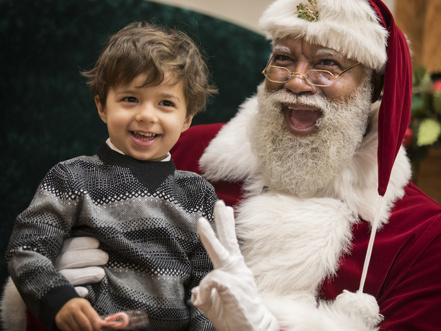Hiring of black Santa stirs backlash against mall