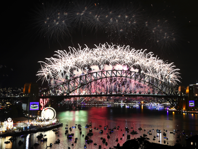 Photos: Ringing in 2017 around the world