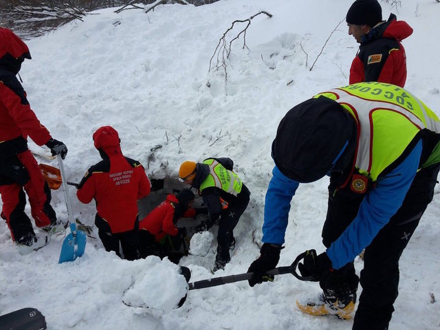 Italy avalanche: 6 people found alive in buried hotel