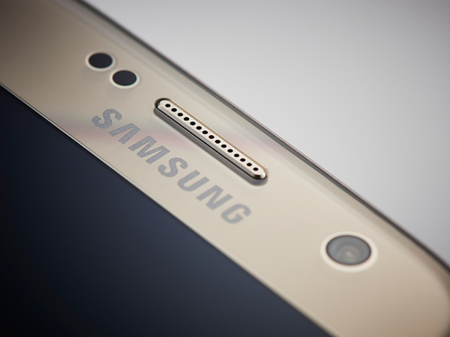 Student says Galaxy S7 caught fire in her cup holder while driving