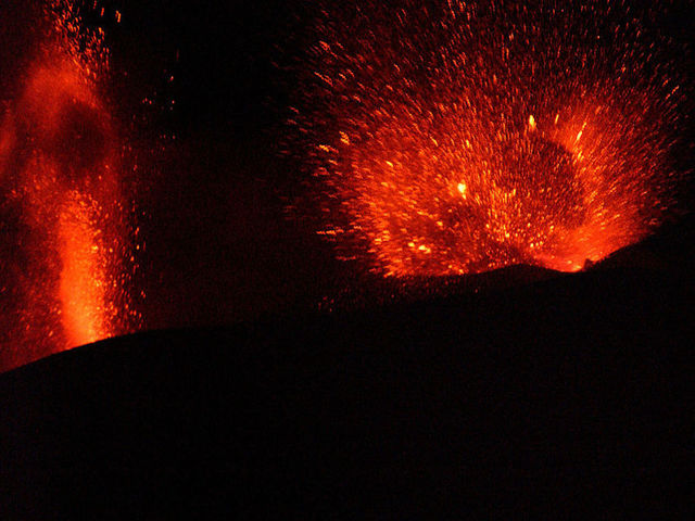 Mount Etna caused reporter to be pelted by debris
