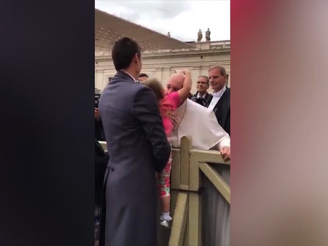 Little girl tries to steal Pope's hat, see video of the priceless moment