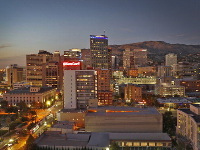 Mother left toddler in car to get crack pipe, police say