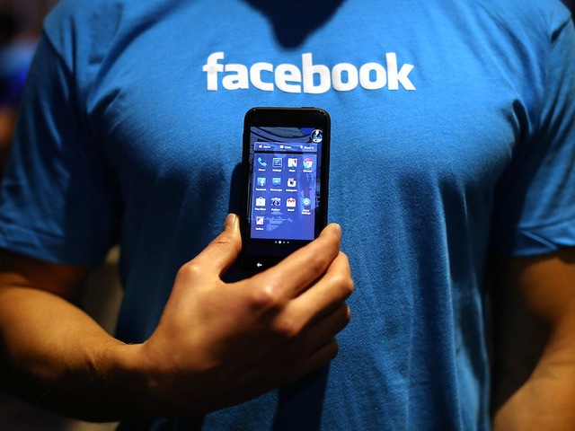 Walmart staffers will use Facebook Workplace to communicate