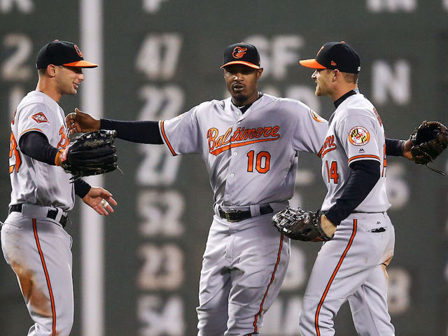 MLB All-Star Adam Jones faces racist taunts, objects thrown during game in Boston