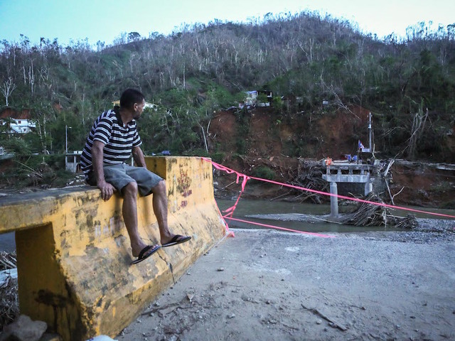 US general leads troops out of Puerto Rico