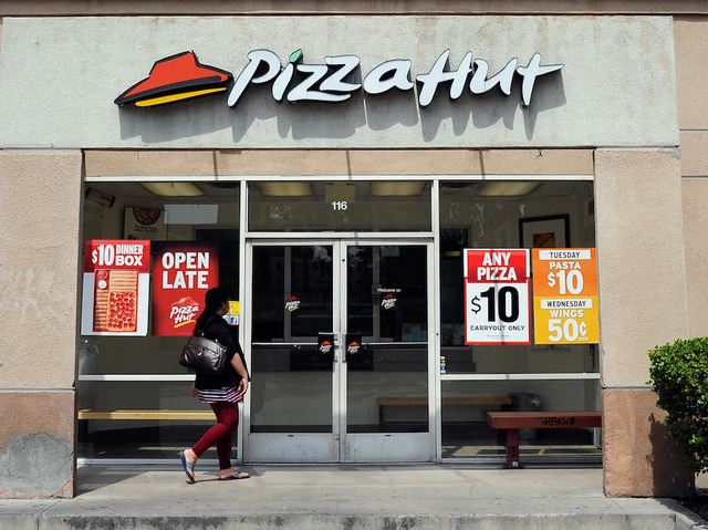 Pizza Hut tests beer and wine delivery