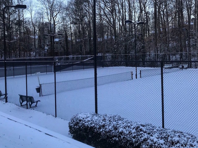 Winter storm kills at least 8 in the South, cancels hundreds of flights