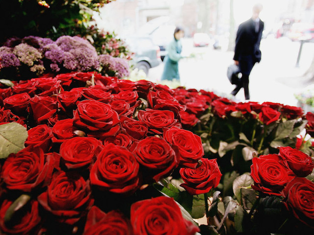 Office romances have hit a 10-year low, report says